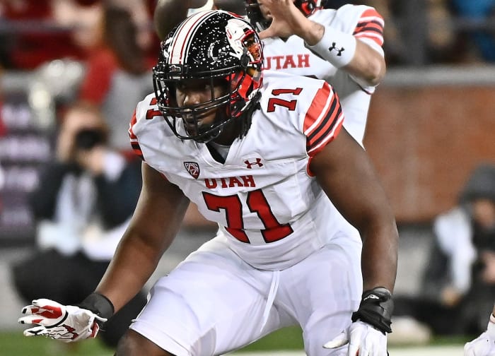 Utah Utes offensive lineman Braeden Daniels (71) lines up for a play against the Washington State Cougars in the second half at Gesa Field at Martin Stadium.